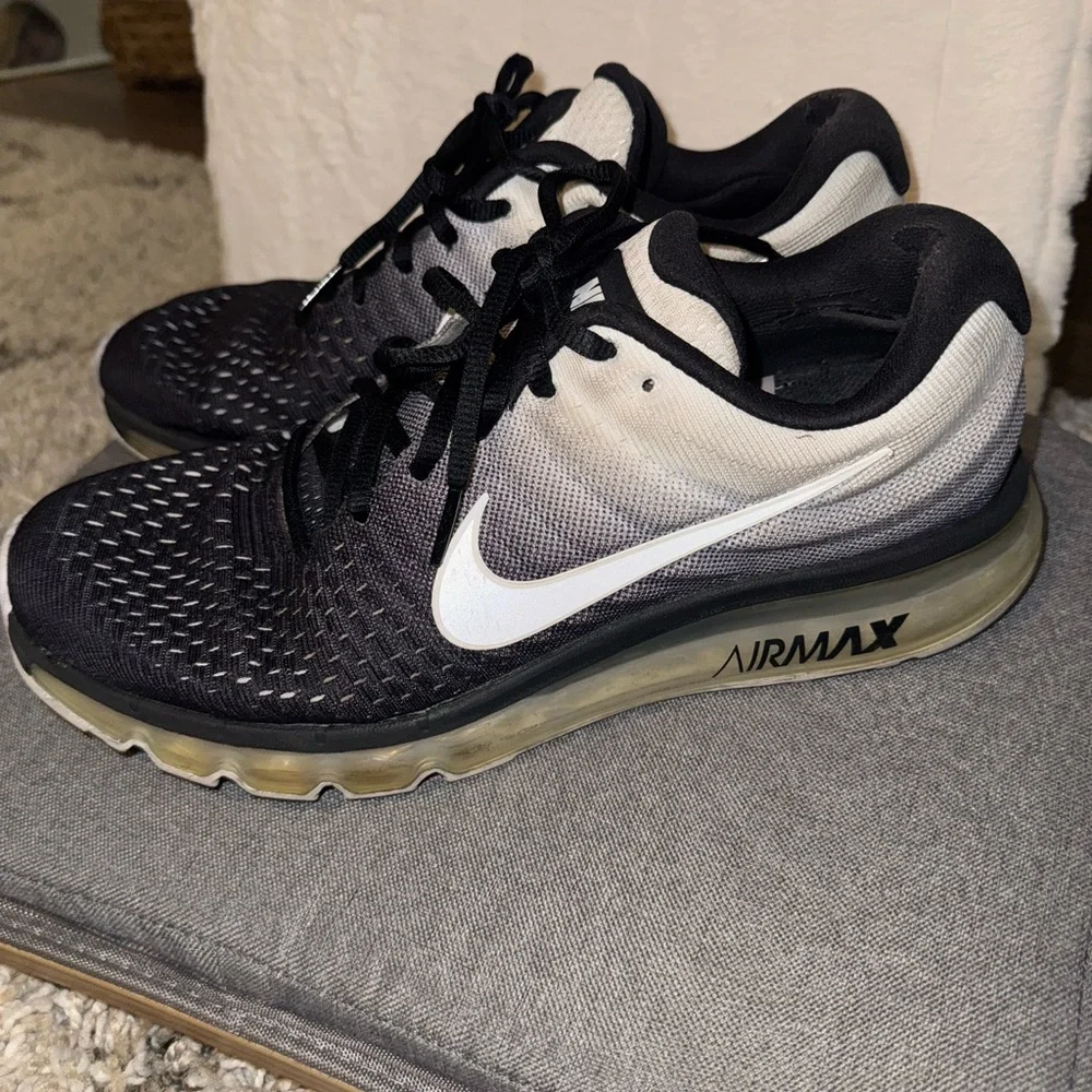 Nike Air Max 2017 Men’s Black and White Gradient Sneakers - Picture 2 of 5